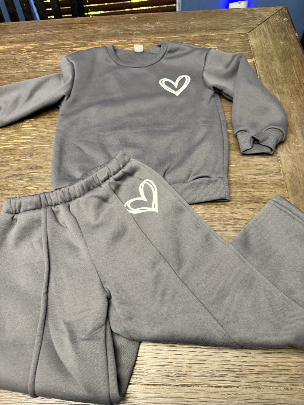 SHEIN Kids Gray Sweatshirt & Joggers Set with White Heart 5Y